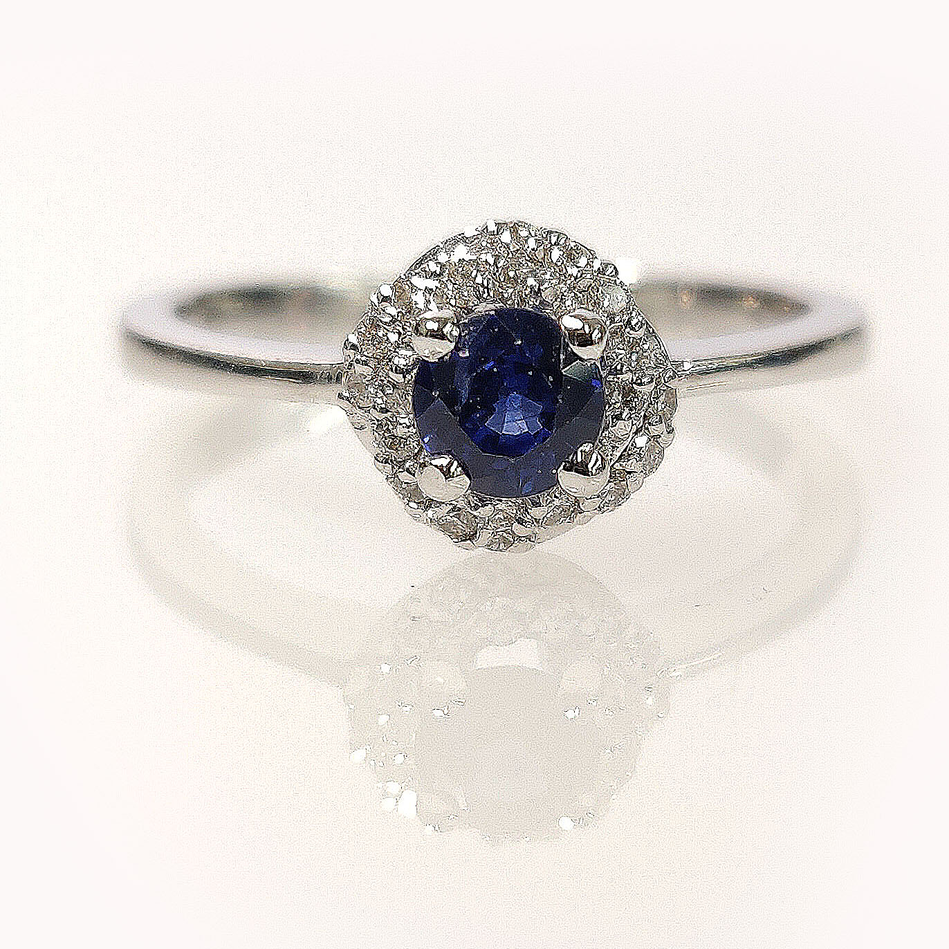 Bague ancienne ovale saphir naturel et diamants taillés en rose
