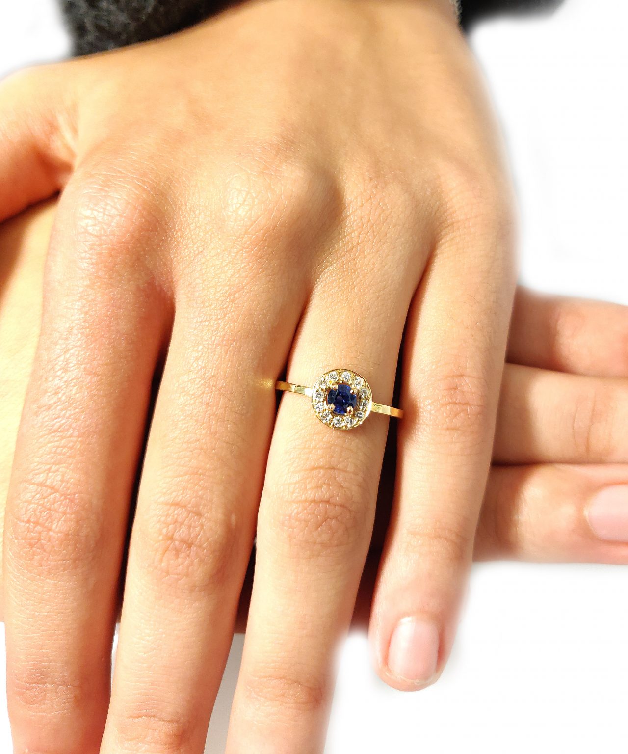 Bague Cocktail Or Jaune 9 Carats - Saphir Bleu Et Diamants/moissanites - Taille 54